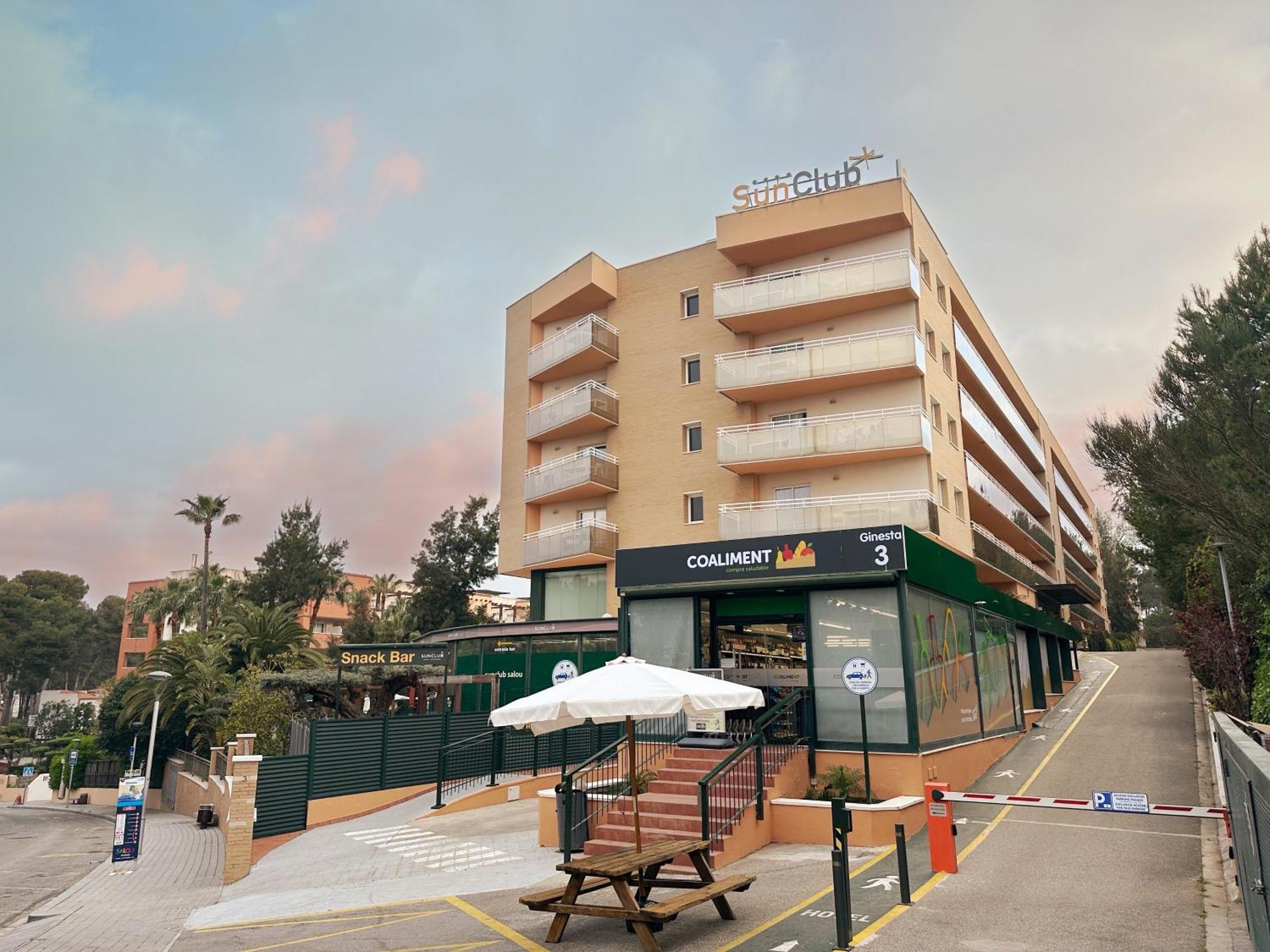 Aparthotel Sunclub 萨洛 外观 照片